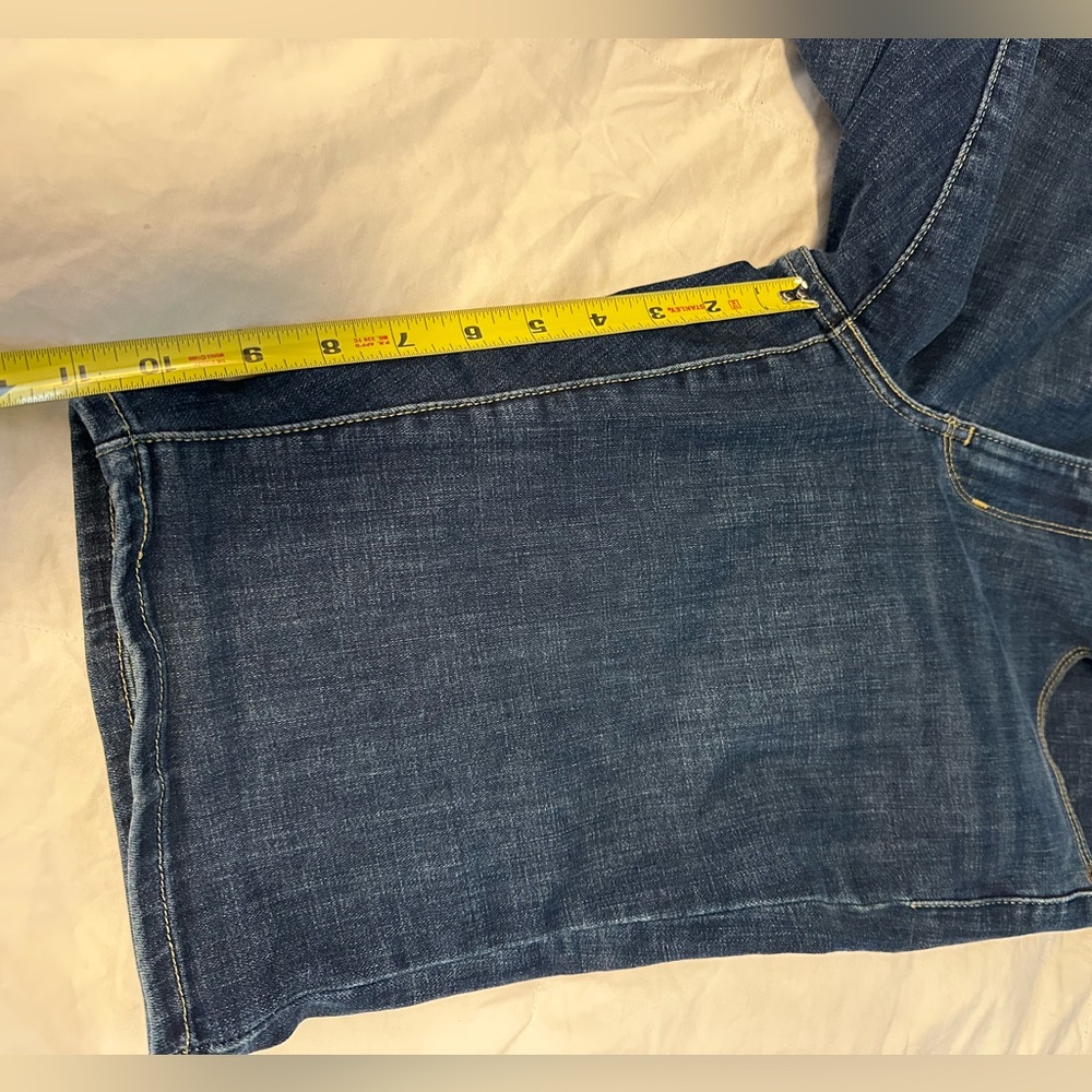Levi’s Bermuda Denim Shorts Women’s Size 28 Mid Rise Dark Wash Stretch - Picture 5 of 6